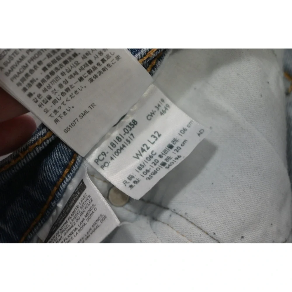 Levi's 541 Athletic Taper Jeans Mens 42x32 Light Blue Stretch Denim Excellent